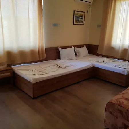 Konukevi Vladimirov Primorsko
